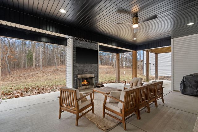 151 County Rd 350 W, Valparaiso, IN 46385