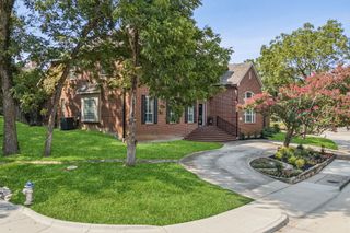 8904 Meadowknoll Drive, Dallas, TX 75243