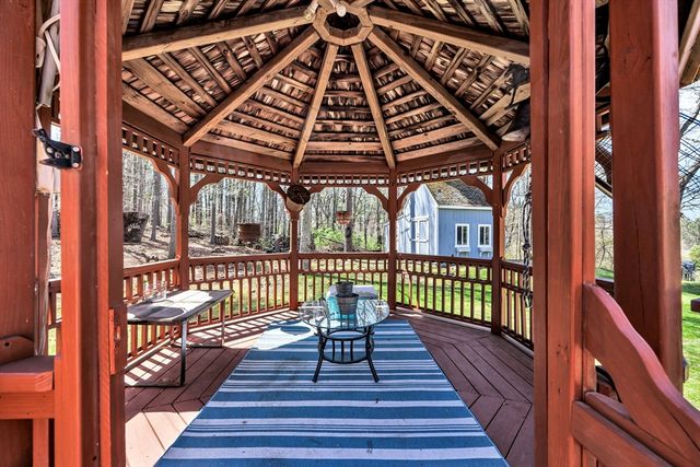 331 Braley Hill Rd, Rochester, MA 02770