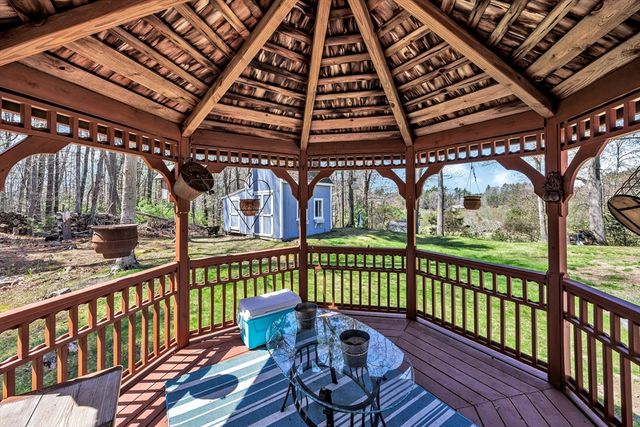 331 Braley Hill Rd, Rochester, MA 02770
