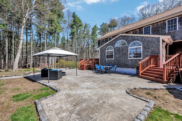 331 Braley Hill Rd, Rochester, MA 02770