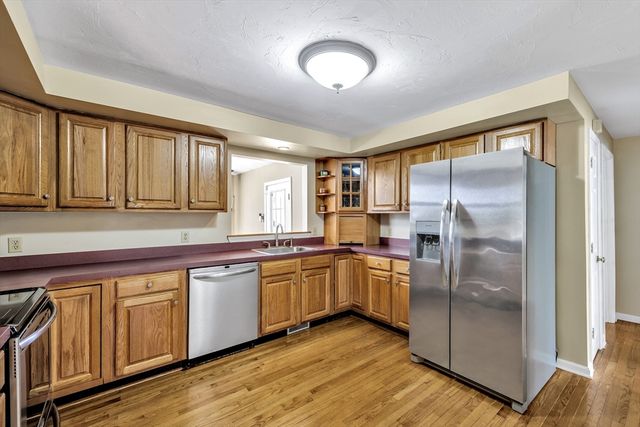 331 Braley Hill Rd, Rochester, MA 02770