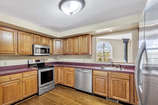 331 Braley Hill Rd, Rochester, MA 02770