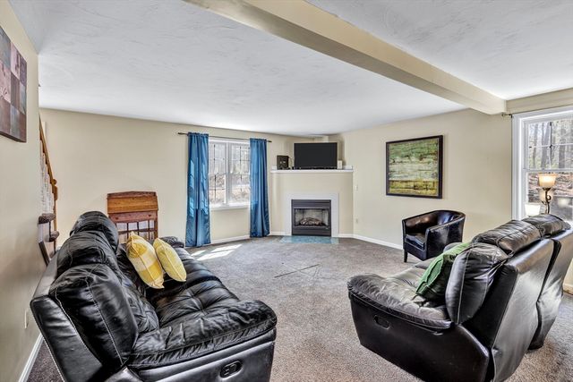 331 Braley Hill Rd, Rochester, MA 02770