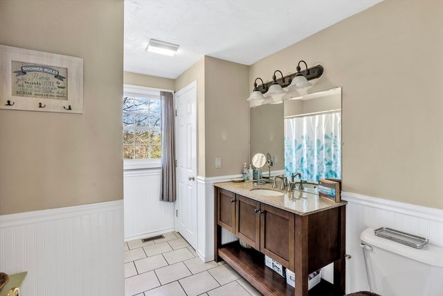 331 Braley Hill Rd, Rochester, MA 02770