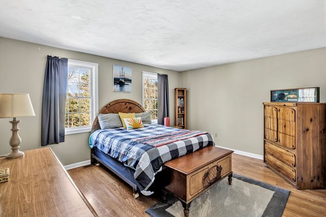 331 Braley Hill Rd, Rochester, MA 02770