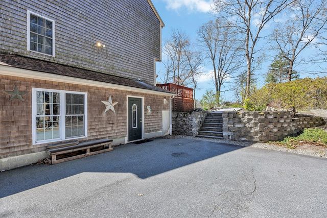 331 Braley Hill Rd, Rochester, MA 02770