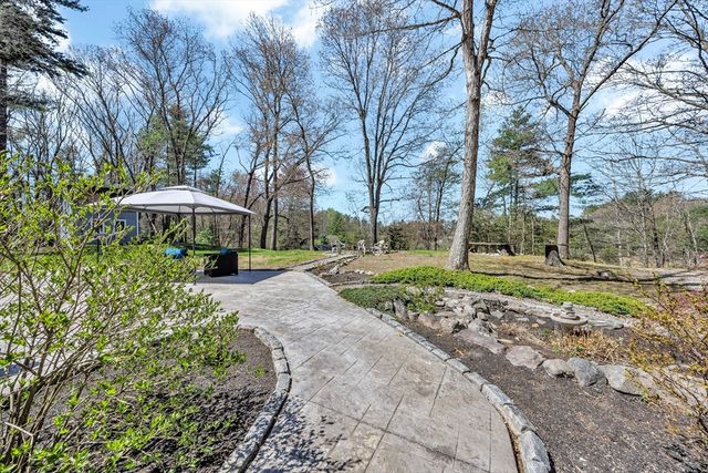 331 Braley Hill Rd, Rochester, MA 02770