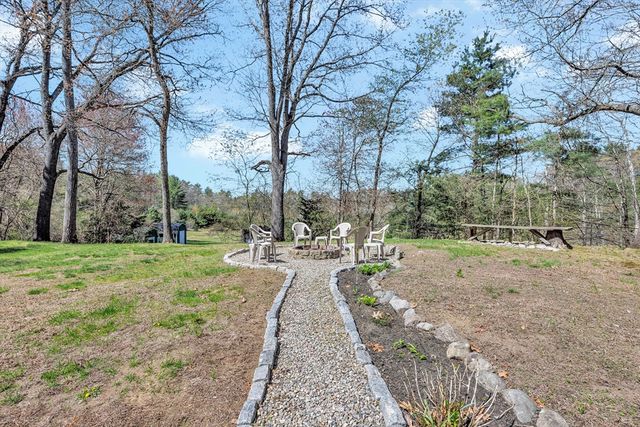331 Braley Hill Rd, Rochester, MA 02770