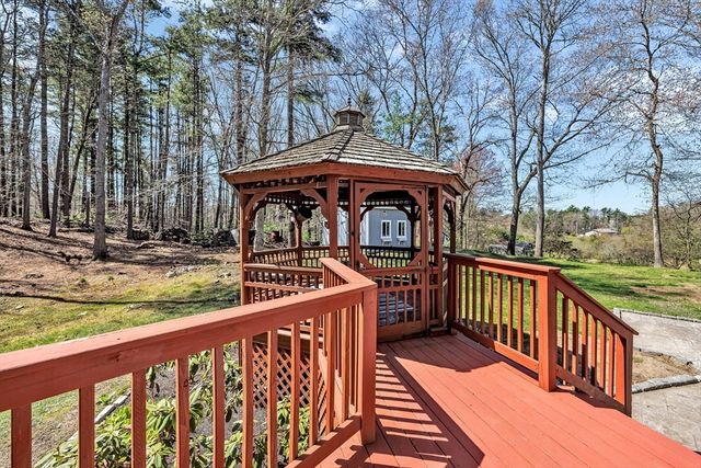 331 Braley Hill Rd, Rochester, MA 02770