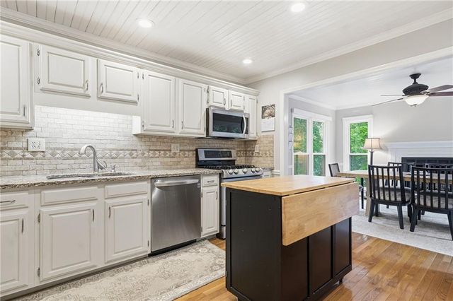 4967 Willow Creek Drive, Woodstock, GA 30188