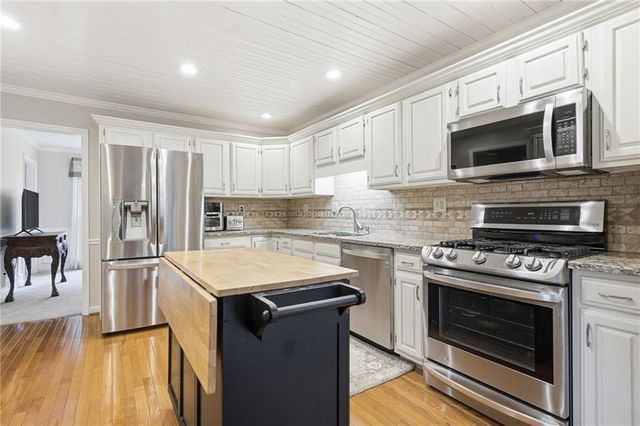 4967 Willow Creek Drive, Woodstock, GA 30188