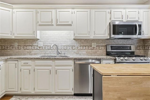 4967 Willow Creek Drive, Woodstock, GA 30188