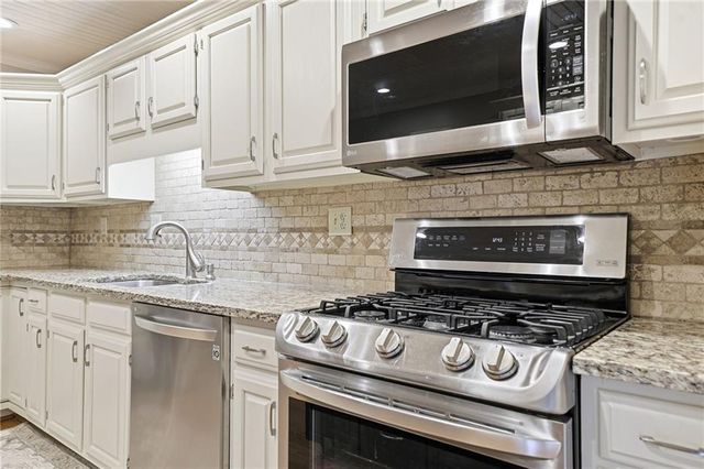 4967 Willow Creek Drive, Woodstock, GA 30188