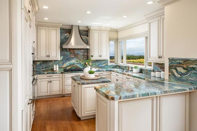 22 Susan Gale Court, Menlo Park, CA 94025
