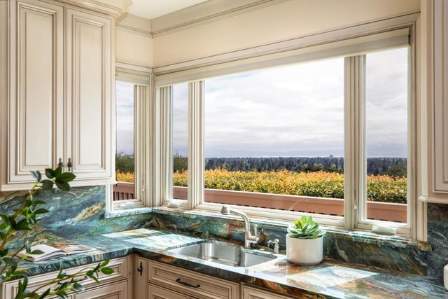 22 Susan Gale Court, Menlo Park, CA 94025