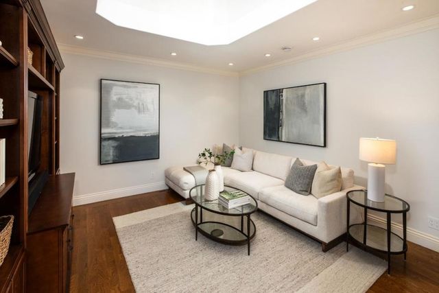 22 Susan Gale Court, Menlo Park, CA 94025