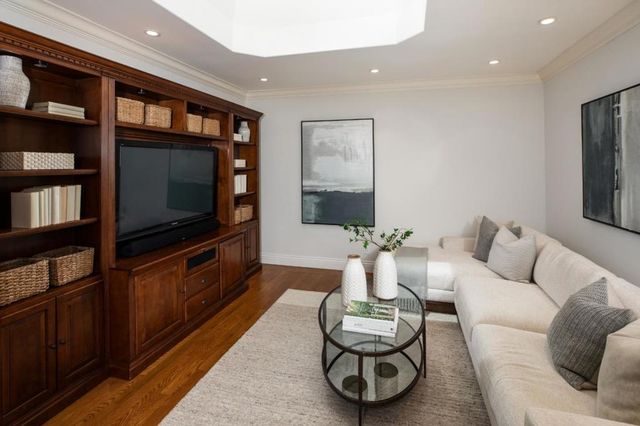 22 Susan Gale Court, Menlo Park, CA 94025
