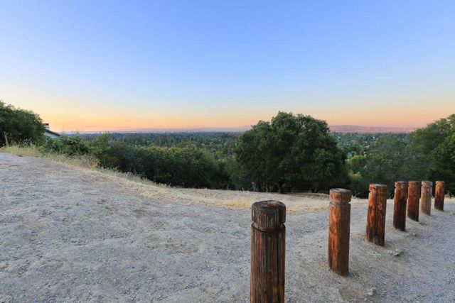 22 Susan Gale Court, Menlo Park, CA 94025