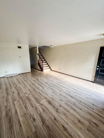 6176 W Port AVENUE, Milwaukee, WI 53223