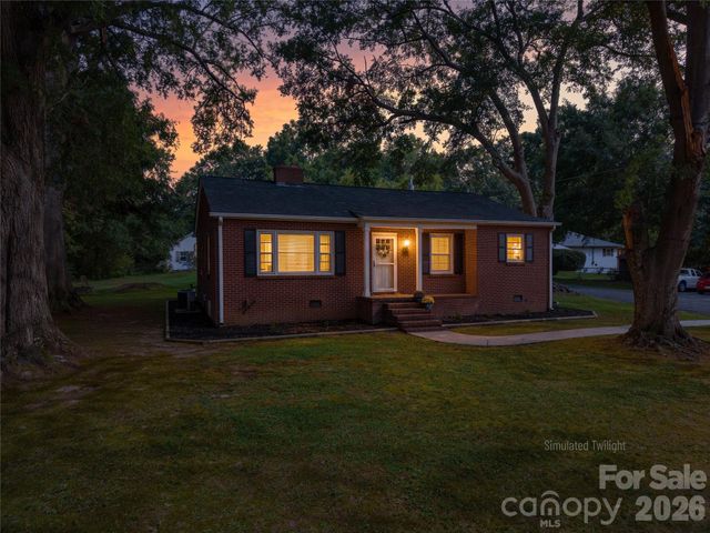 123 E Dixon Street, Lincolnton, NC 28092