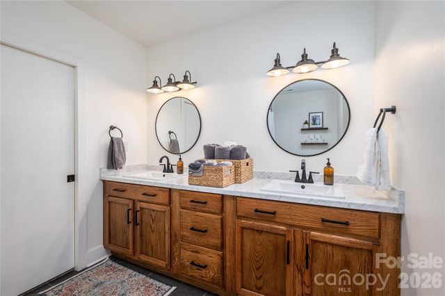 123 E Dixon Street, Lincolnton, NC 28092