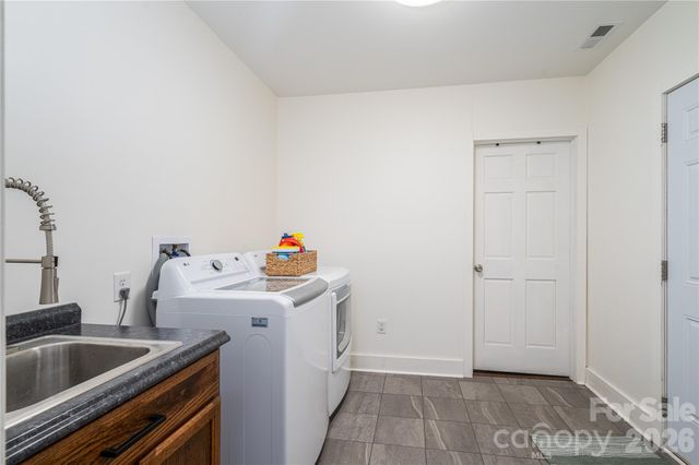 123 E Dixon Street, Lincolnton, NC 28092