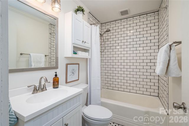 123 E Dixon Street, Lincolnton, NC 28092