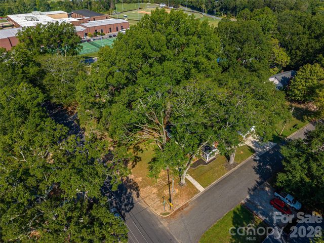 123 E Dixon Street, Lincolnton, NC 28092