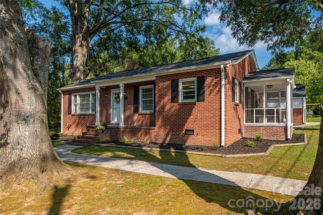 123 E Dixon Street, Lincolnton, NC 28092