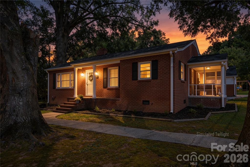 123 E Dixon Street, Lincolnton, NC 28092