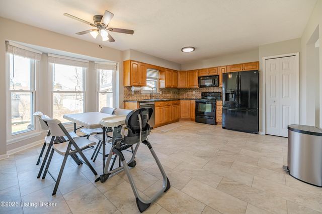 4212 Seagrape Rd, Louisville, KY 40299