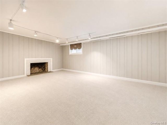 4 N Ravine Road, Great Neck, NY 11023