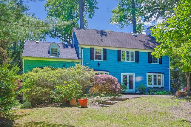 4 N Ravine Road, Great Neck, NY 11023