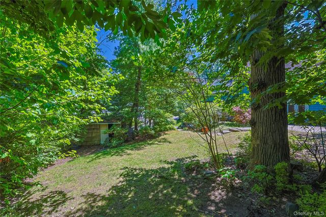 4 N Ravine Road, Great Neck, NY 11023
