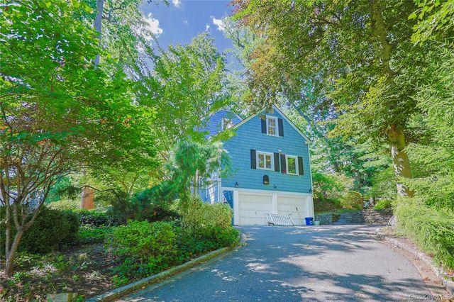 4 N Ravine Road, Great Neck, NY 11023