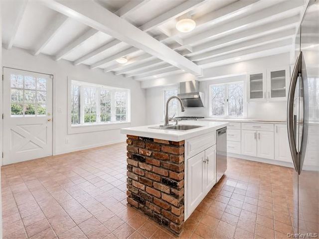 4 N Ravine Road, Great Neck, NY 11023