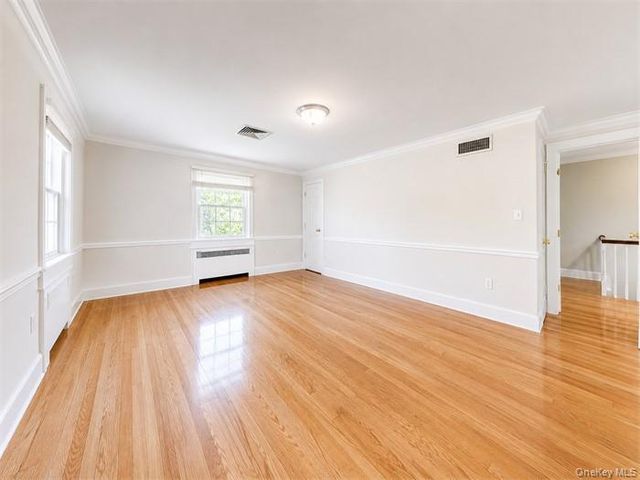 4 N Ravine Road, Great Neck, NY 11023