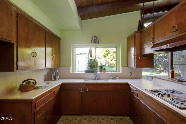 1995 Paloma Street, Pasadena, CA 91104