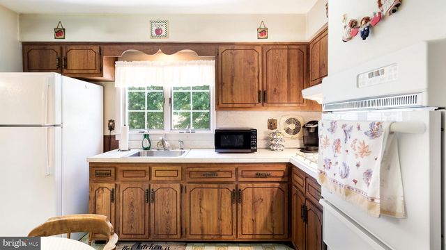 869 LONGSTRETH RD, Warminster, PA 18974
