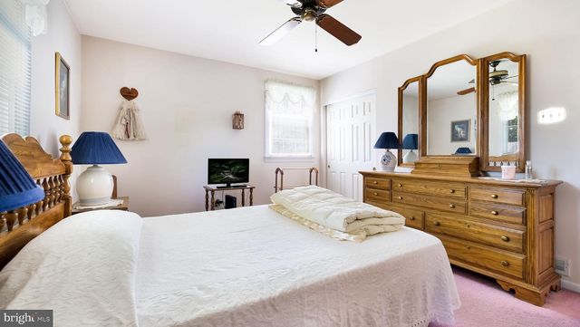 869 LONGSTRETH RD, Warminster, PA 18974