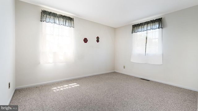 869 LONGSTRETH RD, Warminster, PA 18974