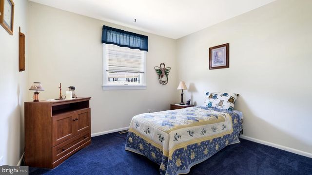 869 LONGSTRETH RD, Warminster, PA 18974