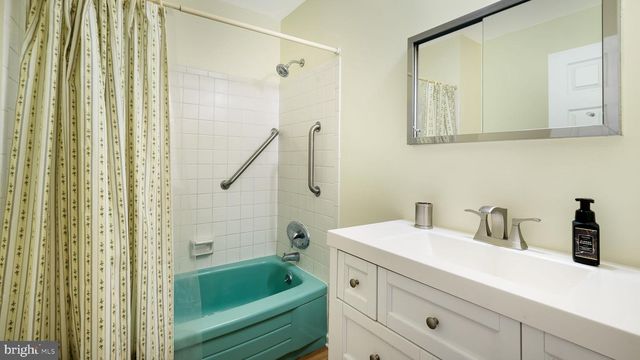 869 LONGSTRETH RD, Warminster, PA 18974