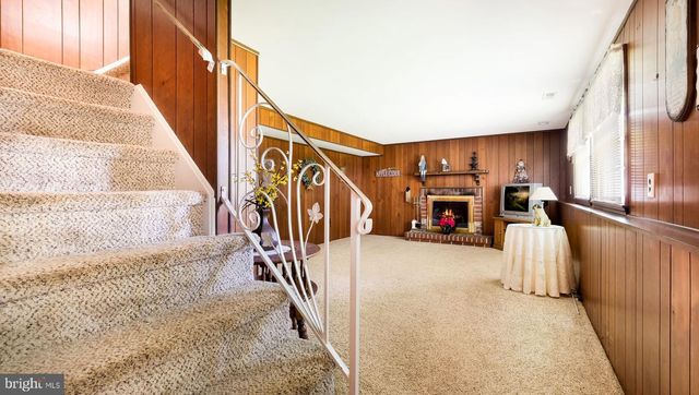 869 LONGSTRETH RD, Warminster, PA 18974