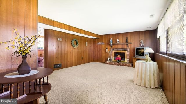 869 LONGSTRETH RD, Warminster, PA 18974