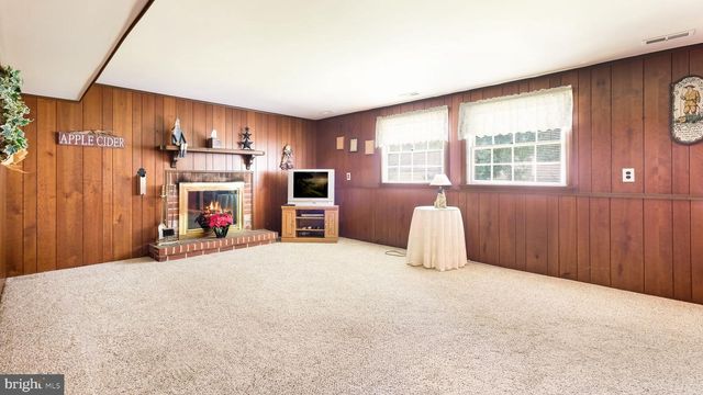 869 LONGSTRETH RD, Warminster, PA 18974