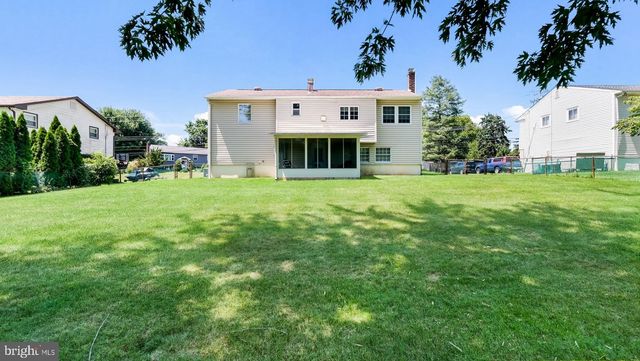 869 LONGSTRETH RD, Warminster, PA 18974