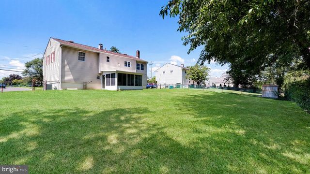 869 LONGSTRETH RD, Warminster, PA 18974