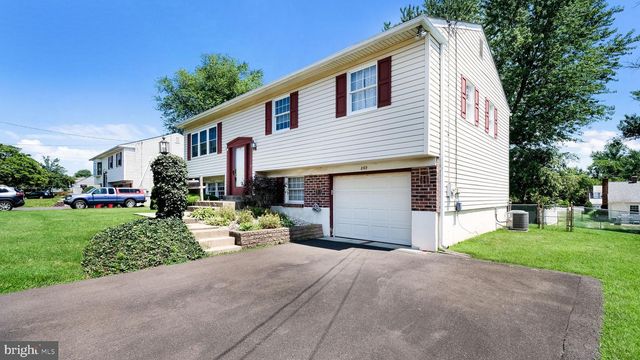869 LONGSTRETH RD, Warminster, PA 18974